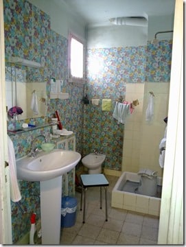 Petite salle de bain avant travaux