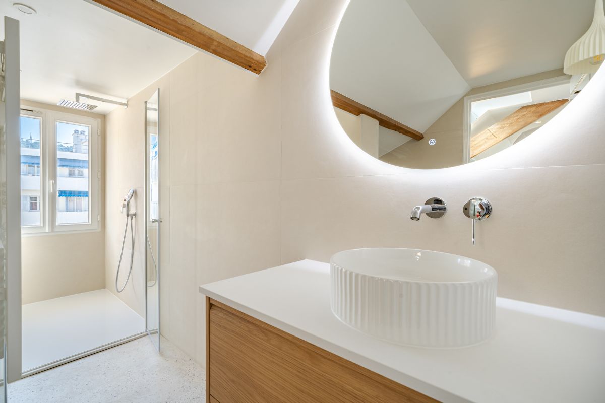 salle de bain rénovation studio sous les combles