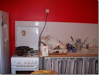 plan travail cuisine encombrée