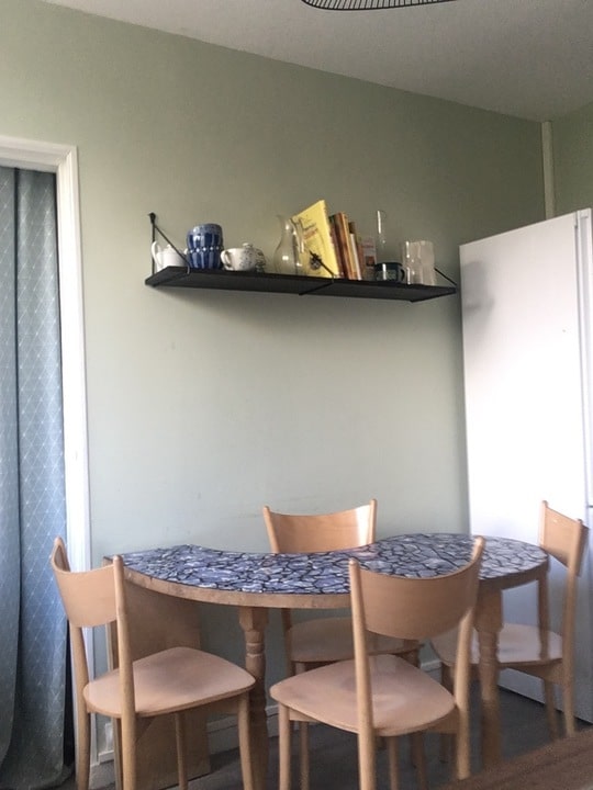 Espace repas 4 personnes cuisine fermée
