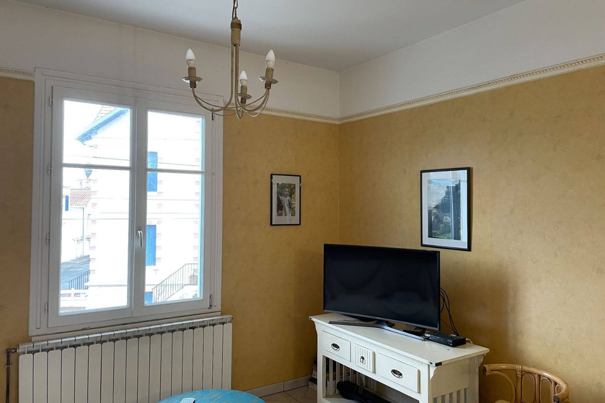 moderniser maison ancienne coin tv avant