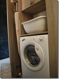 Rangement table à repasser astucieux